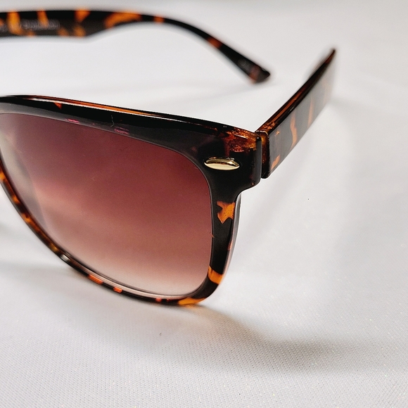 Wayfarer Style Tortoise Shell Sunglasses with Gradient Tint - Picture 4 of 6